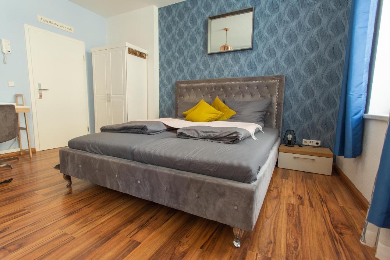 Full House Studios - Ls69 Apartments Halle  ภายนอก รูปภาพ