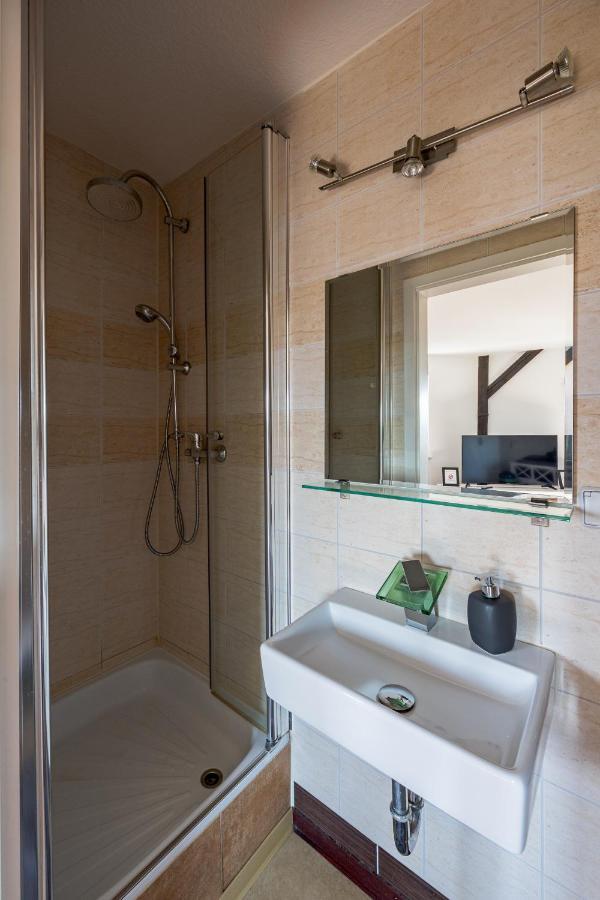 Full House Studios - Ls69 Apartments Halle  ภายนอก รูปภาพ